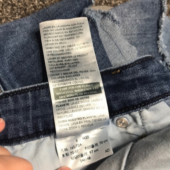 Levi High-Rise Raw Hem Shorts Waist 28 - Picture 8 of 11